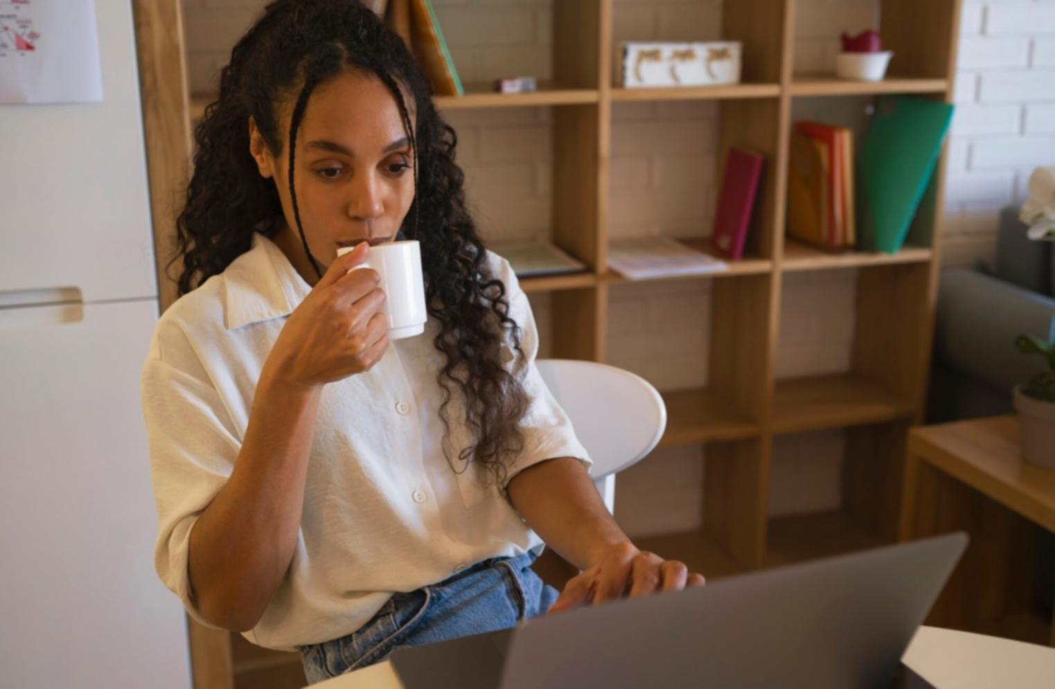 Environnement de travail d'analyste financier moderne